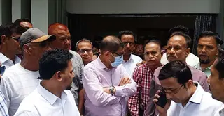 সাতক্ষীরায় হাসপাতালে আকস্মিক পরিদর্শন স্বাস্থ্যমন্ত্রীর; দীর্ঘদিন অনুপস্থিত চিকিৎসকের বিরুদ্ধে ব্যবস্থা